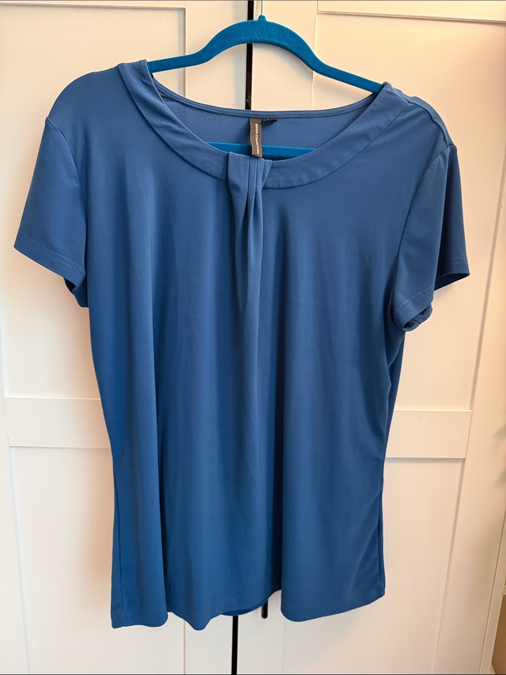 Women's Short Sleeve Pleat-Front Tee in Deep Blue
